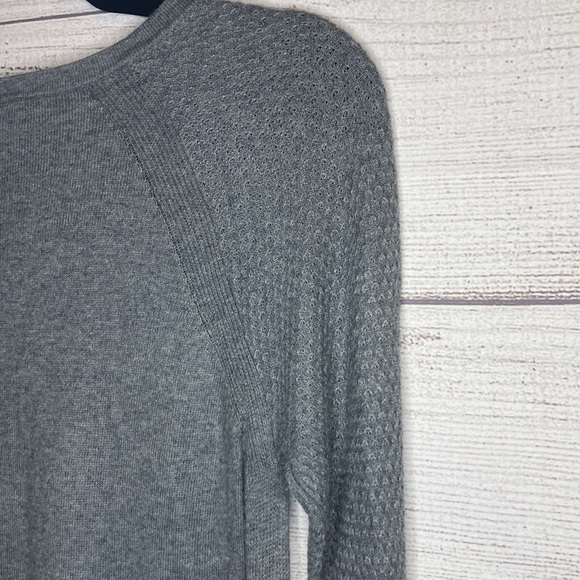 LOFT Outlet Gray Textured Lightweight Sweater Top - Size Small - Picture 8 of 16